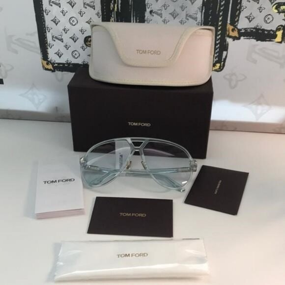 New & Authentic TOM FORD FT1061 Bertrand Oversized Aviator – Shiny Light Blue - Picture 4 of 12